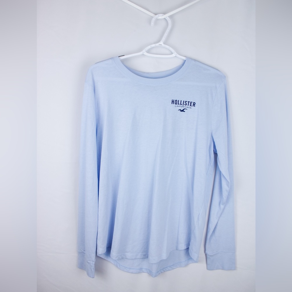 NWOT Hollister light blue long sleeve shirt. Never worn. Size small